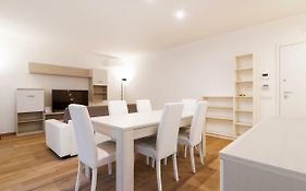 Bruni Flat